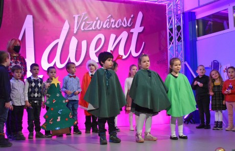 A negyedik gyertya lángja is fellobban a Vízivárosban